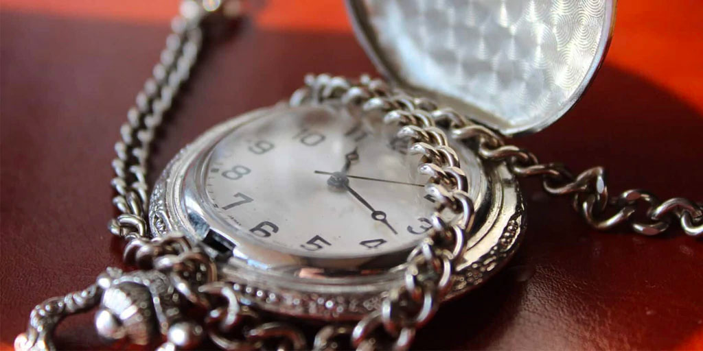 how to open back pocket watch
